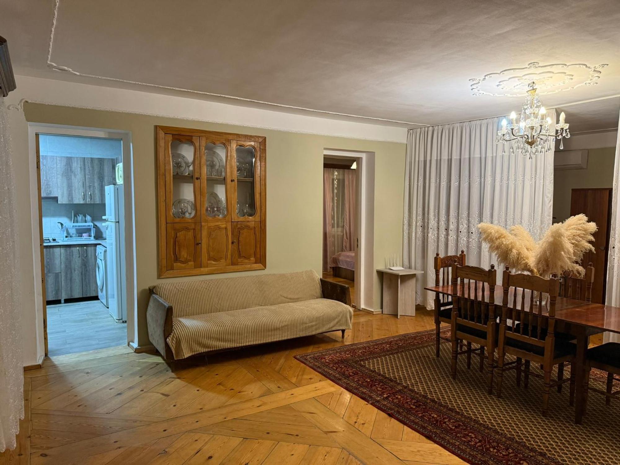 Guest House T&N Kutaisi Eksteriør billede