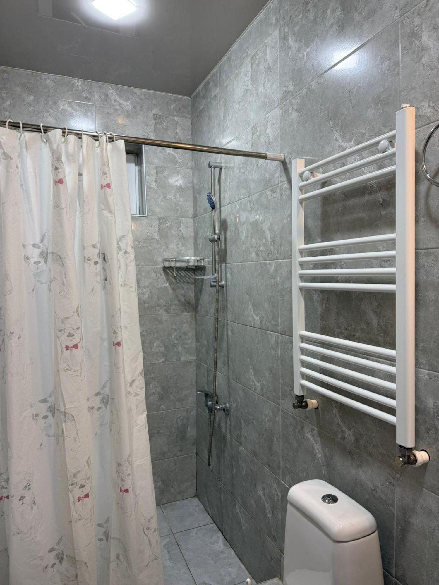 Guest House T&N Kutaisi Eksteriør billede