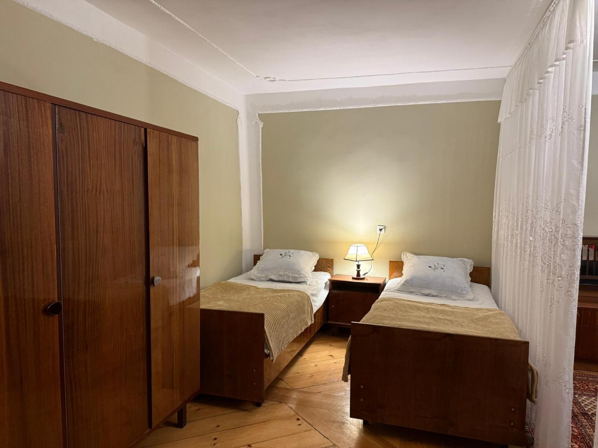 Guest House T&N Kutaisi Eksteriør billede