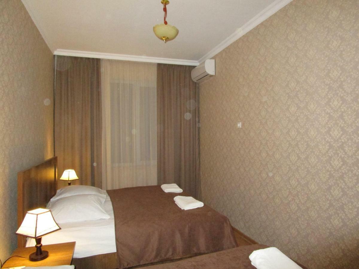 Guest House T&N Kutaisi Eksteriør billede