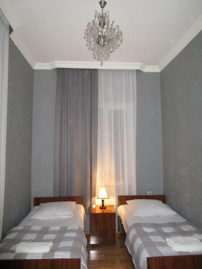 Guest House T&N Kutaisi Eksteriør billede