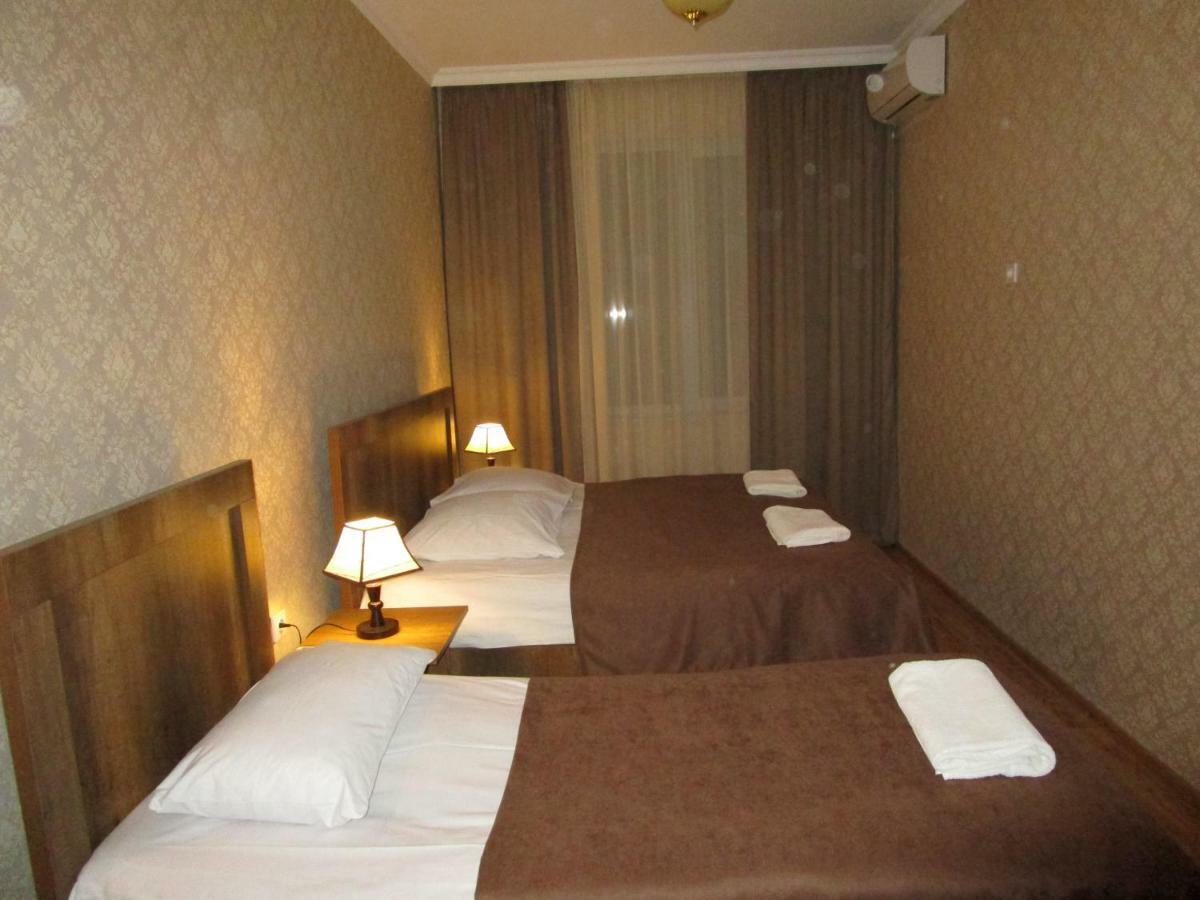 Guest House T&N Kutaisi Eksteriør billede