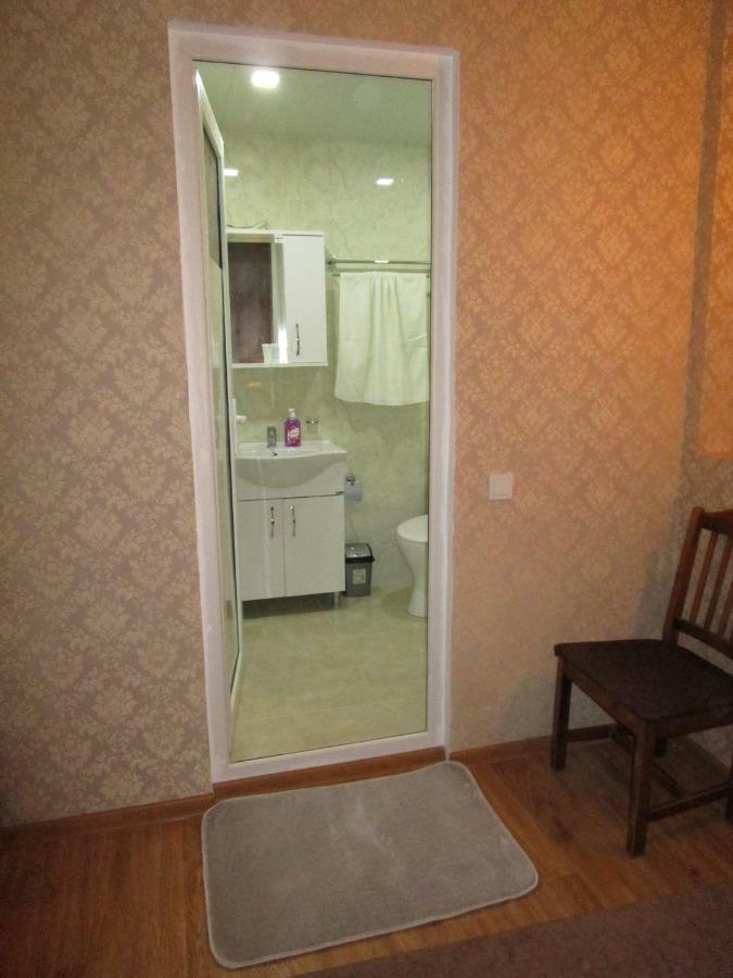 Guest House T&N Kutaisi Eksteriør billede